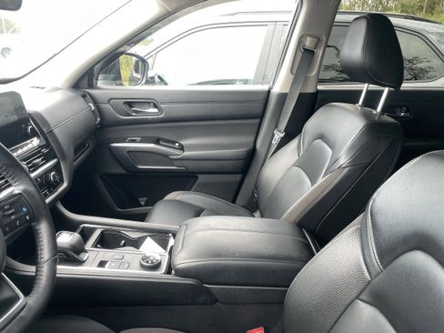 Used 2023 Nissan Pathfinder SL image 14