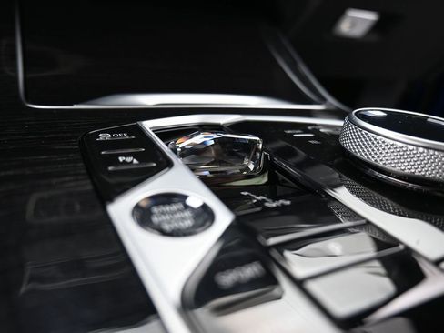 Used 2025 BMW X5 M60i image 16