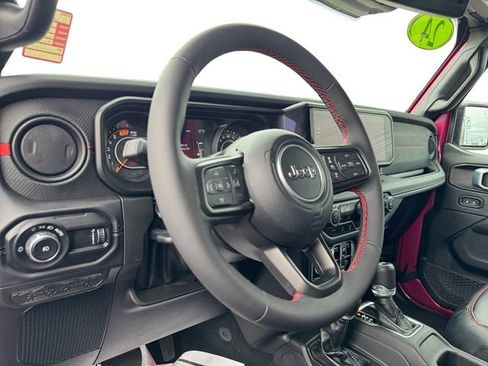 Used 2024 Jeep Wrangler Unlimited Rubicon w/ Capability Package AWD/4WD image 12