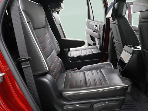 Used 2025 GMC Yukon AT4 Ultimate w/ LPO, Floor Liner Package AWD/4WD image 30