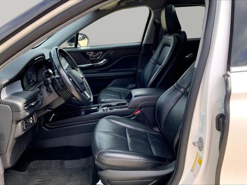 Used 2022 Lincoln Corsair AWD w/ Premium Package image 8
