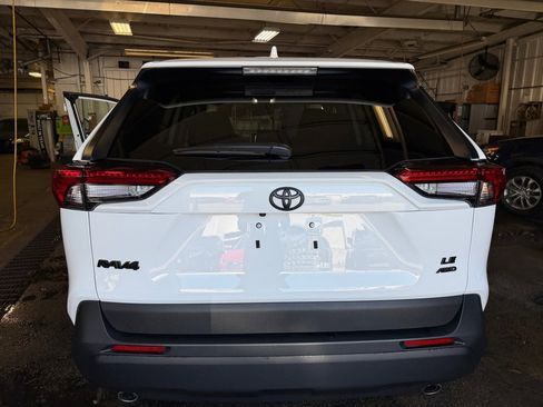 Used 2025 Toyota RAV4 LE AWD/4WD image 18