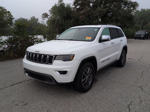 Used 2017 Jeep Grand Cherokee Limited w/ Luxury Group II AWD/4WD image 3