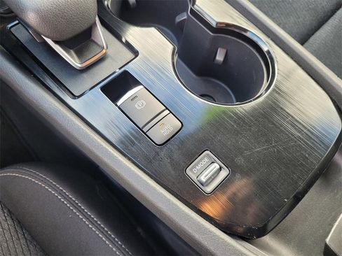 Used 2024 Nissan Rogue SV image 15