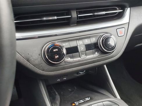 Certified 2024 Buick Envista Preferred w/ Convenience I Package image 32