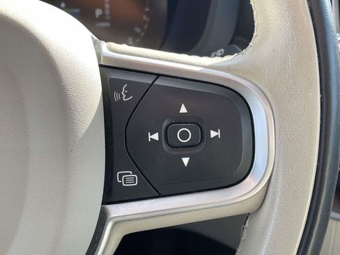 Used 2021 Volvo XC60 T8 Inscription Expression w/ Climate Package image 11