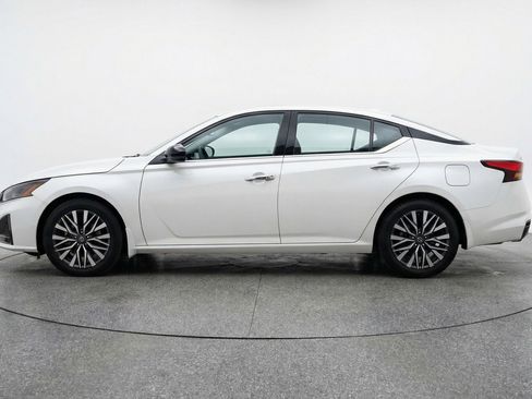 Used 2025 Nissan Altima 2.5 SV image 5