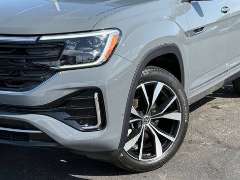 Used 2025 Volkswagen Atlas SEL Premium R-Line AWD/4WD image 3