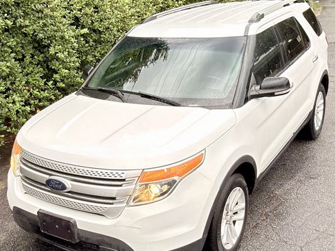 Used 2014 Ford Explorer XLT w/ Equipment Group 201A FWD image 7