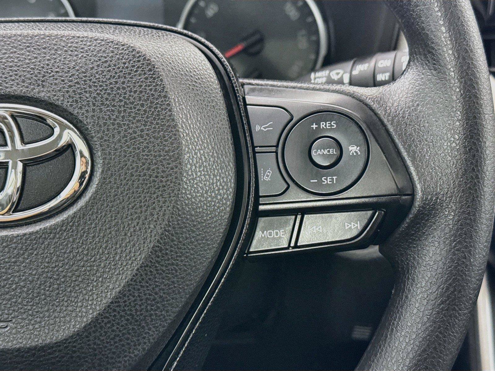 Used 2019 Toyota RAV4 XLE w/ Convenience Package FWD image 18