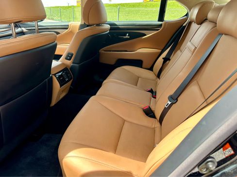 Used 2016 Lexus LS 460 AWD w/ Ultra Luxury Package image 12