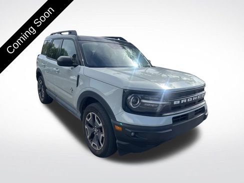 Used 2023 Ford Bronco Sport Outer Banks w/ Tech Package AWD/4WD image 3