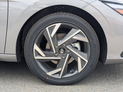 New 2025 Hyundai Elantra Limited image 7