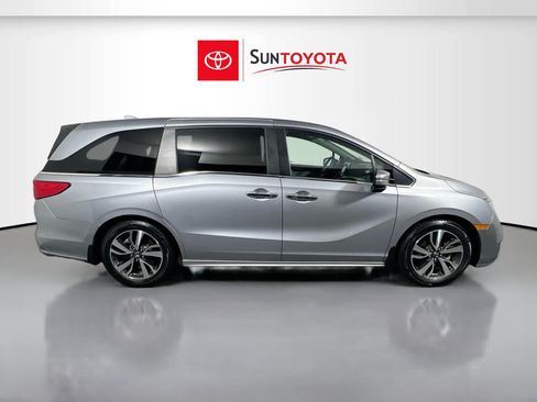 Used 2023 Honda Odyssey Touring image 2