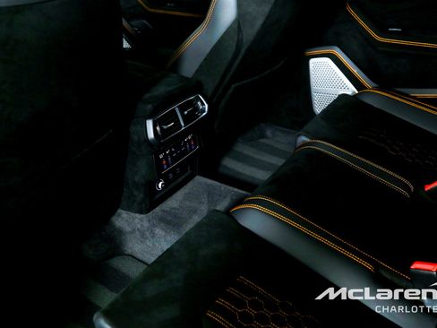 Used 2023 Lamborghini Urus Performante AWD/4WD image 19