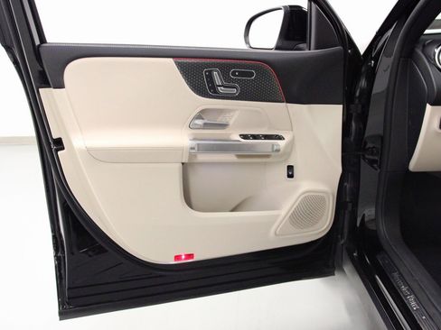 Certified 2025 Mercedes-Benz GLB 250 4MATIC image 18