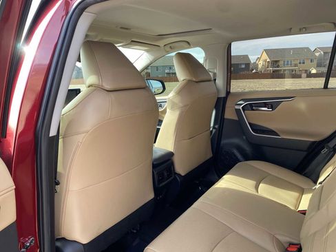 Used 2021 Toyota RAV4 Limited image 33