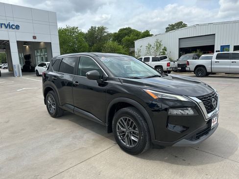 Used 2023 Nissan Rogue S image 7