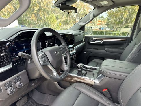 Used 2025 Chevrolet Silverado 1500 LT Trail Boss w/ Convenience Package II image 21