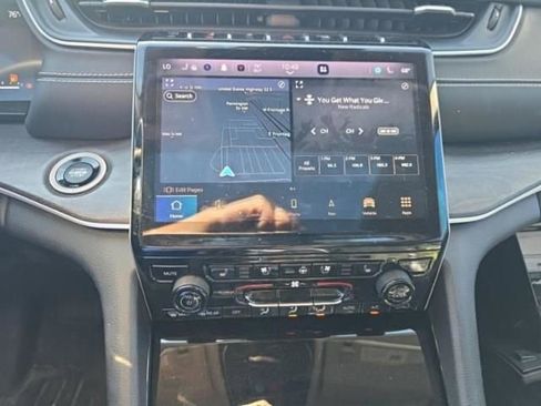 Certified 2023 Jeep Grand Cherokee L Limited w/ Luxury Tech Group II AWD/4WD image 3