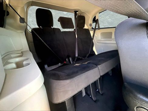 Used 2019 Dodge Grand Caravan SE w/ UConnect Hands-Free Group image 26