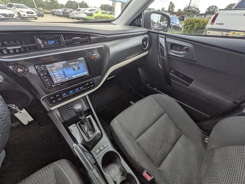 Used 2018 Toyota Corolla iM FWD image 5