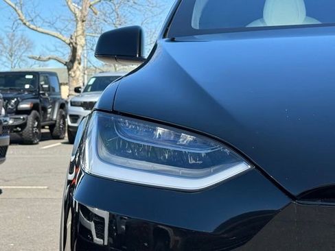 Used 2022 Tesla Model X Plaid image 9