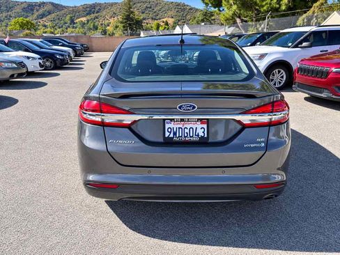 Used 2018 Ford Fusion SE w/ Equipment Group 601A FWD image 5