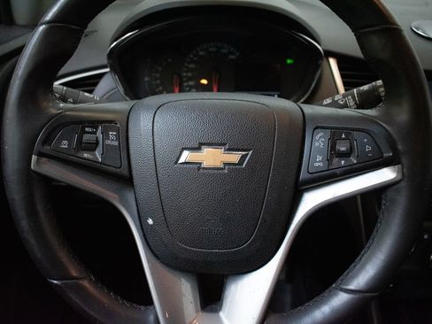 Used 2017 Chevrolet Trax LT w/ LT Convenience Package AWD/4WD image 12