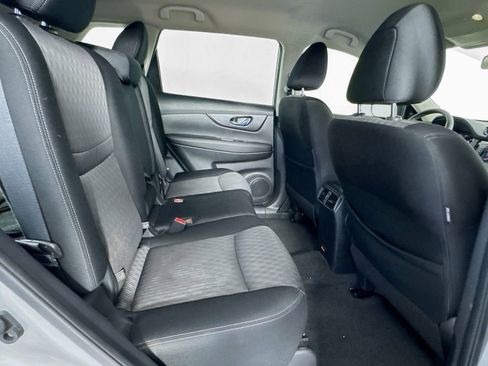 Used 2020 Nissan Rogue SV w/ Premium Package image 23