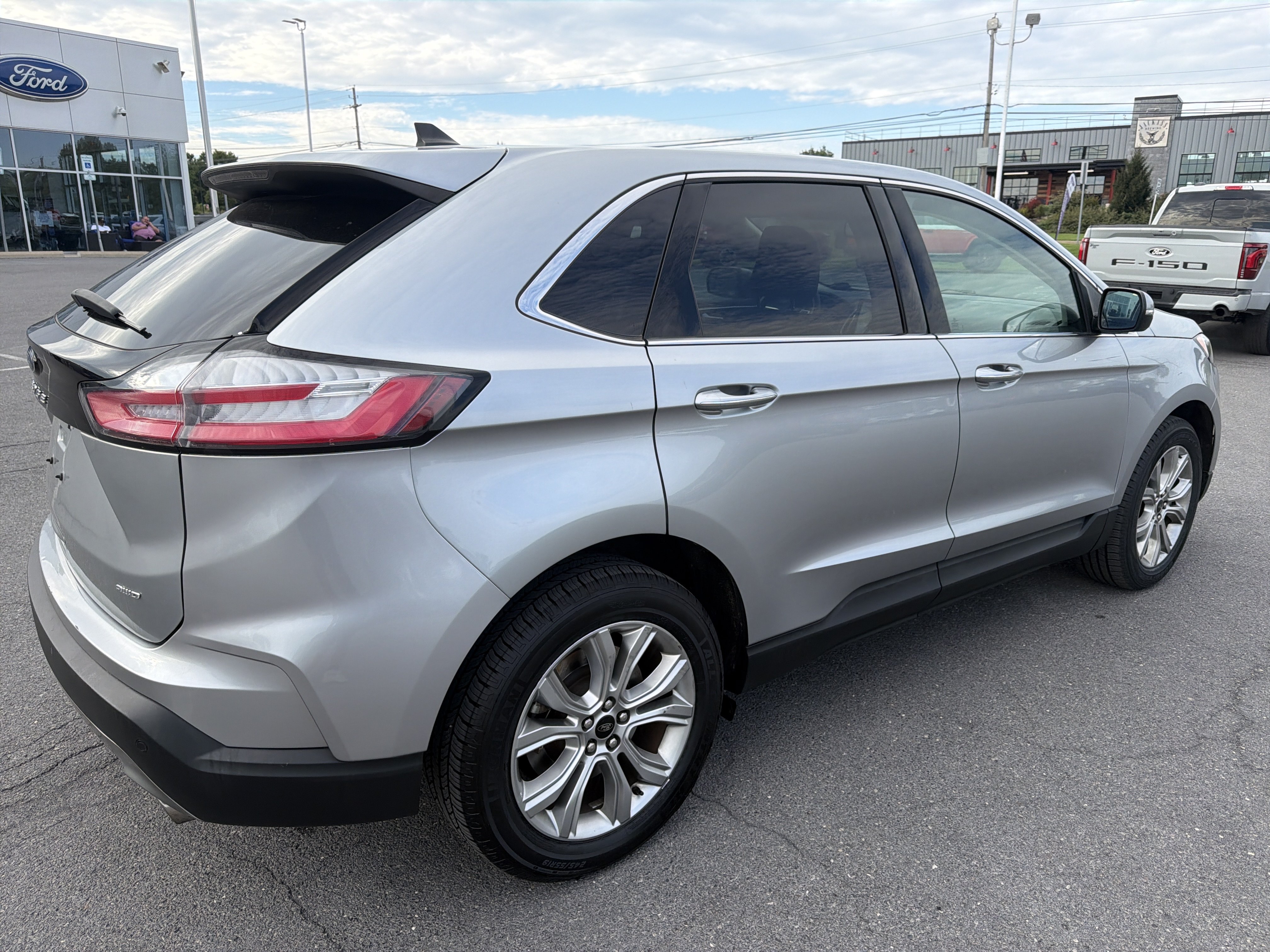 Used 2024 Ford Edge Titanium AWD/4WD image 3