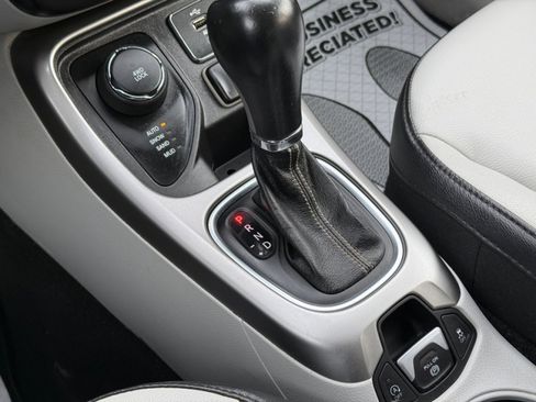 Used 2018 Jeep Compass Latitude w/ Cold Weather Group image 21