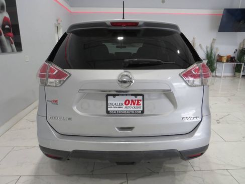 Used 2016 Nissan Rogue SV w/ SV Moonroof Package AWD/4WD image 4