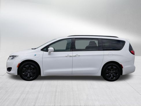 Used 2020 Chrysler Pacifica Touring-L w/ S Appearance Package FWD image 4