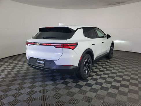 New 2026 Chevrolet Equinox EV LT image 4