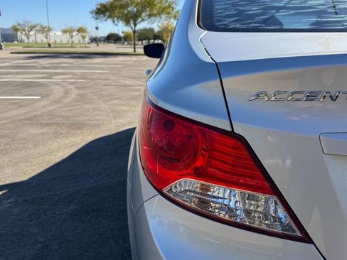 Used 2013 Hyundai Accent GLS image 21