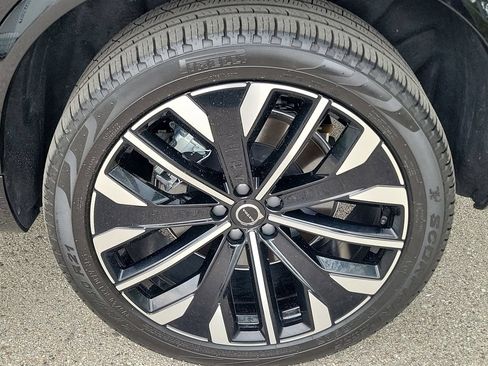 Used 2025 Volvo XC90 T8 Ultra w/ Protection Package Premier AWD/4WD image 8