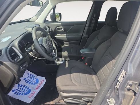 Used 2022 Jeep Renegade Latitude AWD/4WD image 9