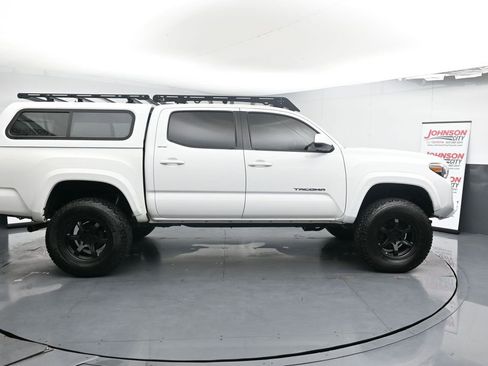 Used 2017 Toyota Tacoma SR5 w/ Tow Package image 9