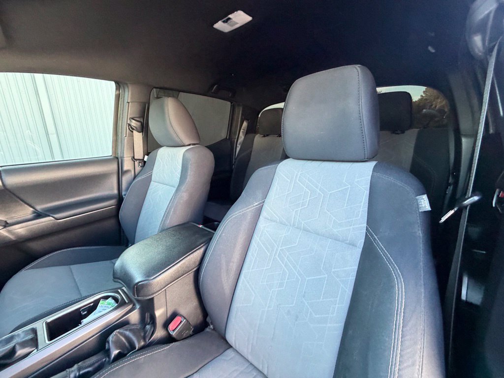 Used 2022 Toyota Tacoma TRD Sport AWD/4WD image 17