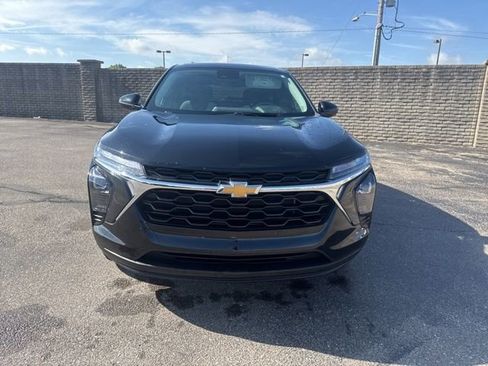 Used 2024 Chevrolet Trax LS w/ LS Convenience Package image 2