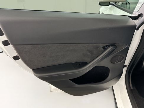 Used 2023 Tesla Model Y Long Range image 28