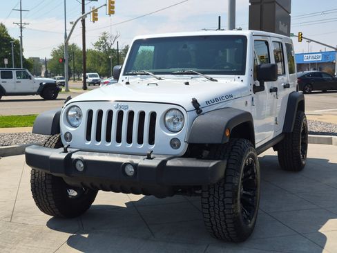 Used 2017 Jeep Wrangler Unlimited Rubicon w/ Cold Weather Group AWD/4WD image 9