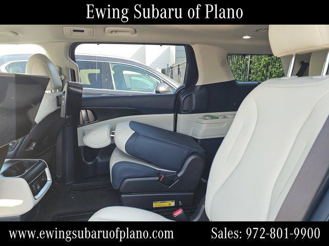 Used 2025 Kia Carnival SX FWD image 7