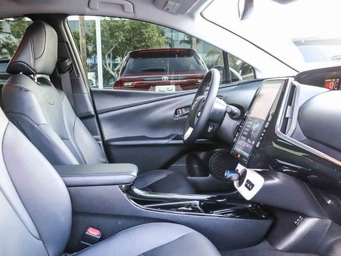 Used 2017 Toyota Prius Prime Advanced image 18