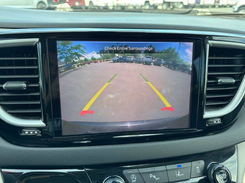 Used 2023 Chrysler Pacifica Touring-L FWD image 22