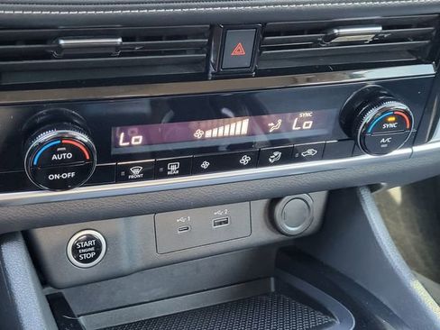 Certified 2022 Nissan Rogue SV AWD/4WD image 12