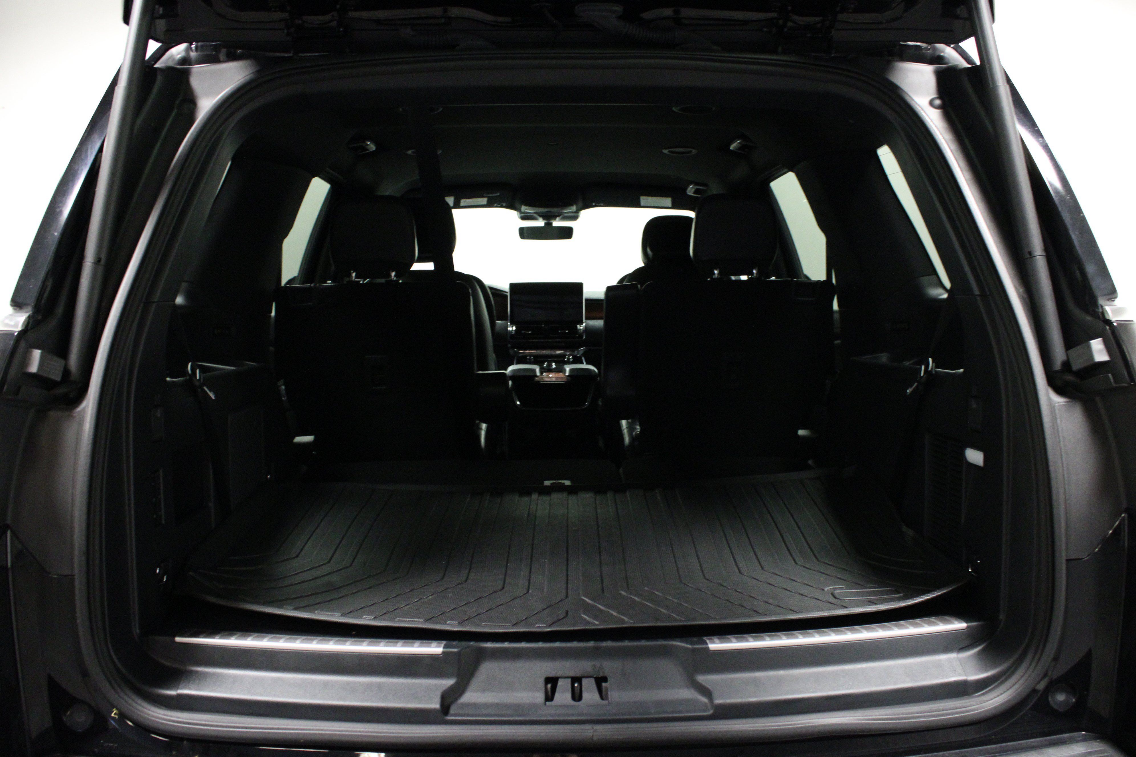 Used 2023 Lincoln Navigator 2WD image 15