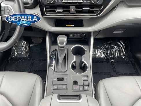 Used 2023 Toyota Highlander XLE AWD/4WD image 14