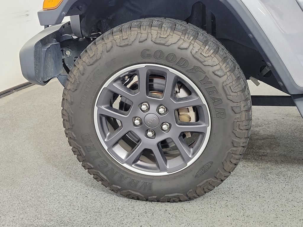 Used 2020 Jeep Gladiator Overland AWD/4WD image 9